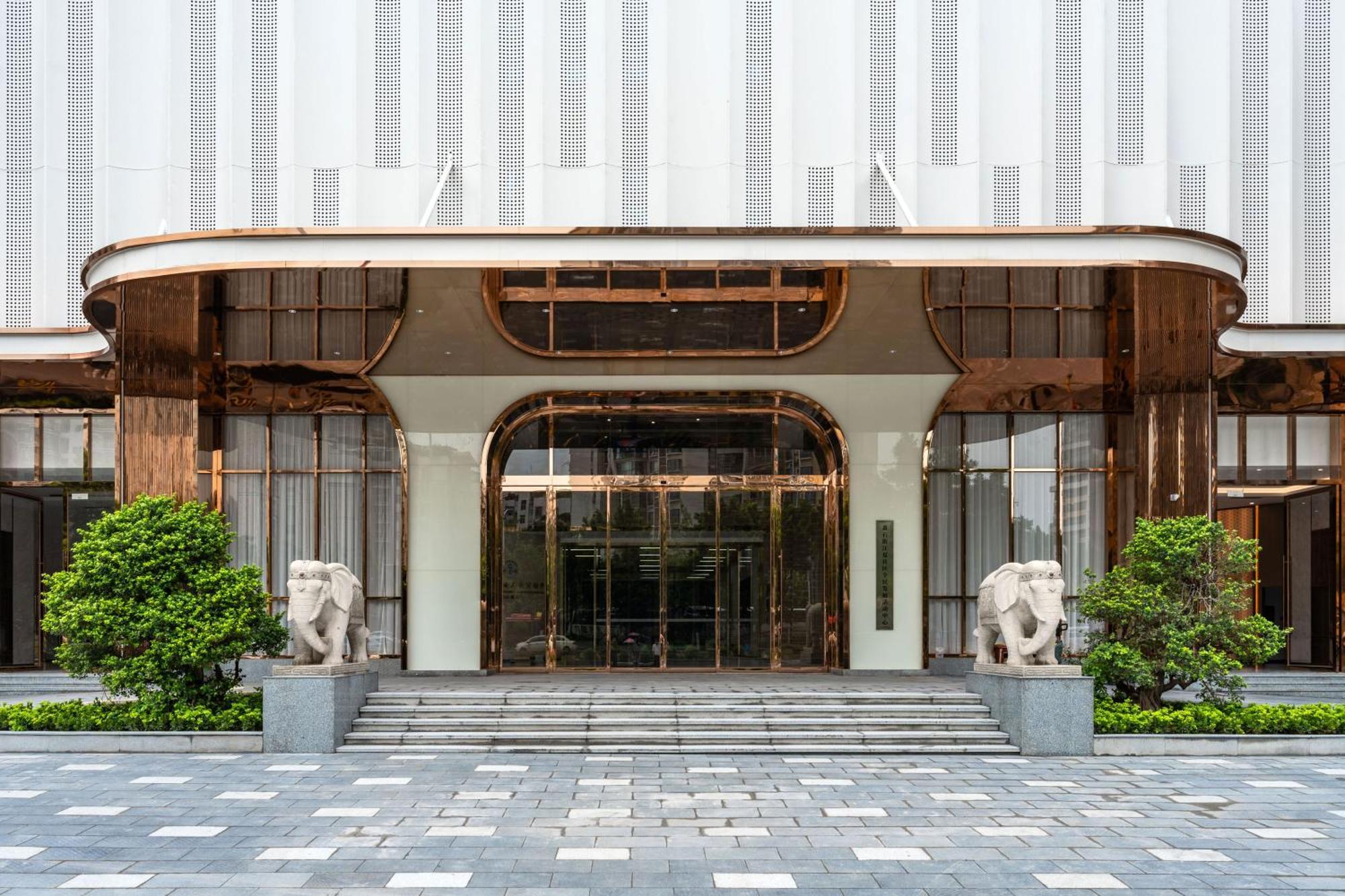 Liang Fan Holiday Inn Cantón Exterior foto